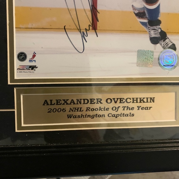 Autographed 2006 Rookie of the Year Alexander Ovechkin 8" x 10" Photo with Frame - Picture 7 of 10